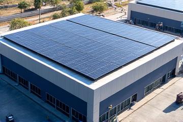 Large commercial building with extensive solar panels covering the rooftop, signifying commercial solar solutions.